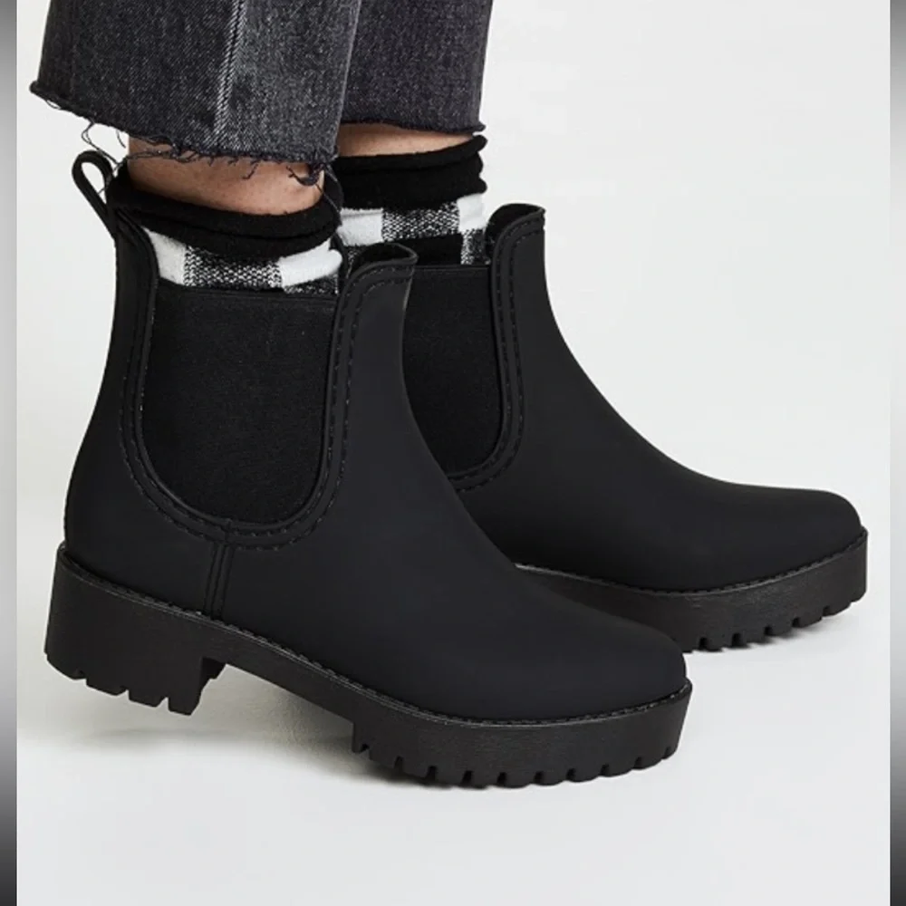 EUC Jeffrey Campbell Cloudy Chelsea Lug Sole Grey Rain Boots size 9